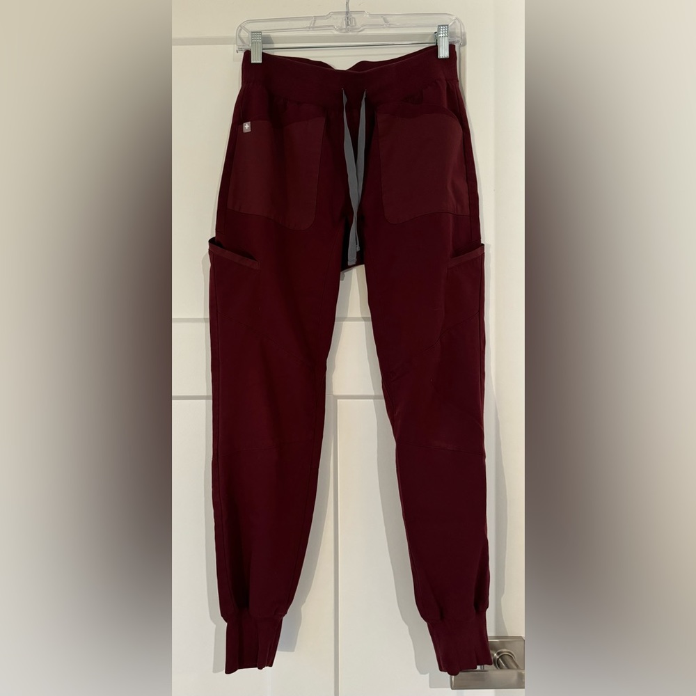 Figs Maua Jogger Scrub Pants in Burgundy, Size XS Regular (discontinued style!)